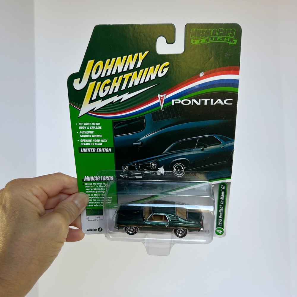 Johnny Lightning Muscle‎ Cars USA 1973 Pontiac Le Mans GT Verdant Green